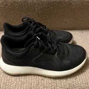 Lululemon sneaker size 6